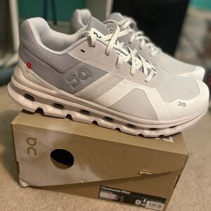 On cloud Women’s Cloudrunner WIDE WIDTH